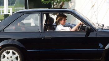 O carro pertenceu à princesa de Gales entre 1985 e 1988 e foi pintado de preto à pedido da família real britânica "por discrição"