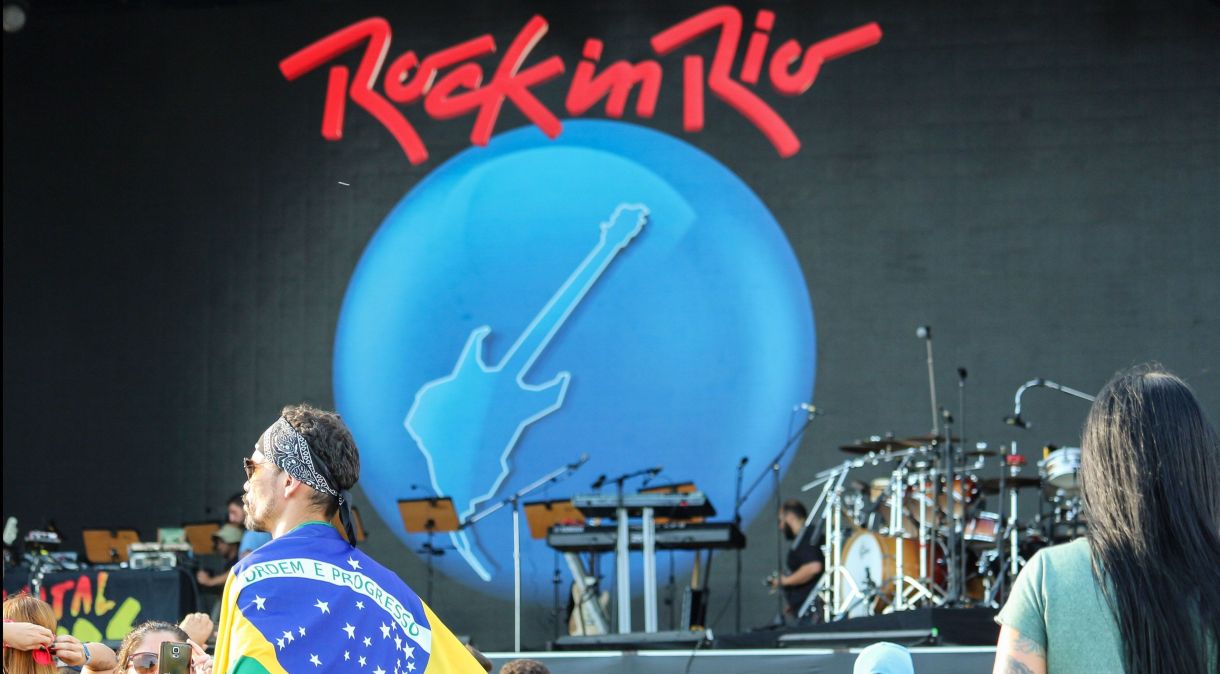 Milhares se reuniram no Rock in Rio de 2017 para o sexto dia de shows, que teve Guns N' Roses e The Who como headliners.