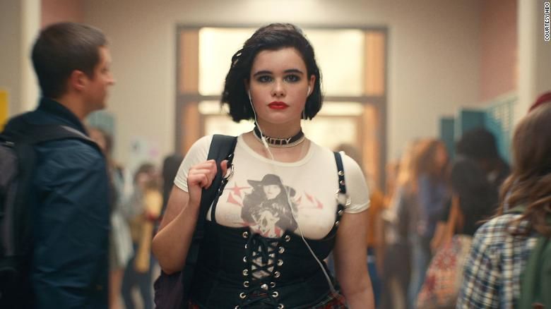 Barbie Ferreira como a personagem Kat da série "Euphoria"