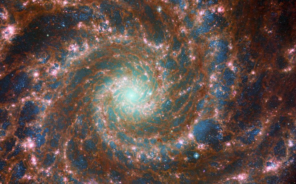 Imagem da galáxia fantasma, a 32 milhões de anos-luz da Terra