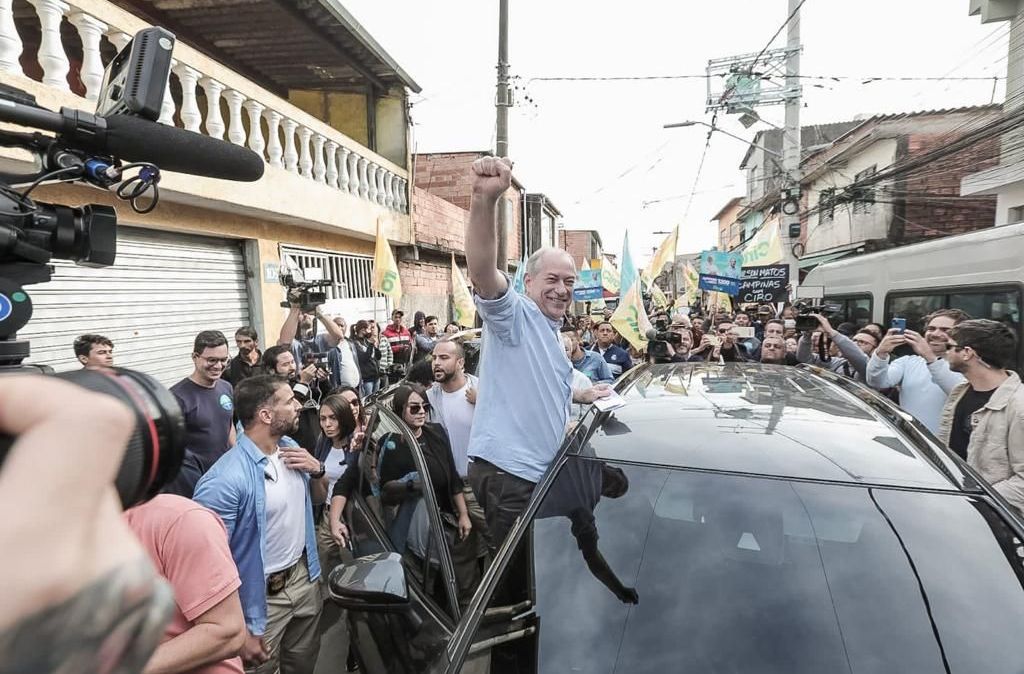 Ciro Gomes (PDT) durante caminhada na Zona Leste de São Paulo, em seu primeiro ato de campanha