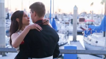 O filme, sobre a história de uma aspirante a cantora que se casa com militar para conseguir um plano de saúde, estreou no fim de julho na plataforma de streaming