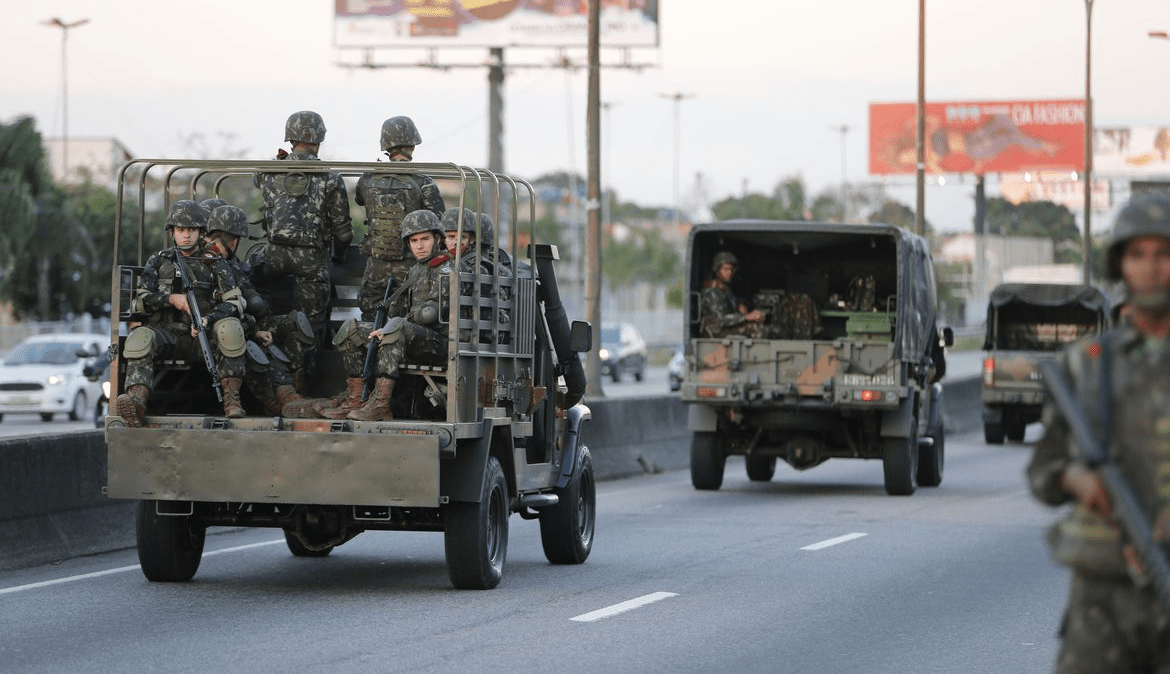 Coletes balísticos seriam comprados para intervenção militar no Rio, em 2018