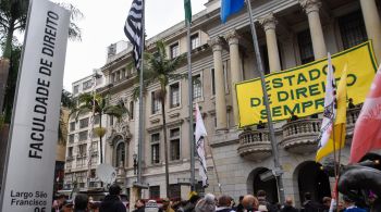 Documento foi lido nesta quinta-feira no Largo São Francisco; ao final da leitura, houve manifestações do público contra Jair Bolsonaro 