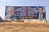 Justiça determina retirada de outdoor que chama Lula de “bandido solto” no MT