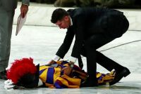 Guarda suíço desmaia em frente ao papa durante audiência no Vaticano