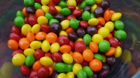 Ministério da Justiça cobra explicações sobre suposta toxina em balas Skittles