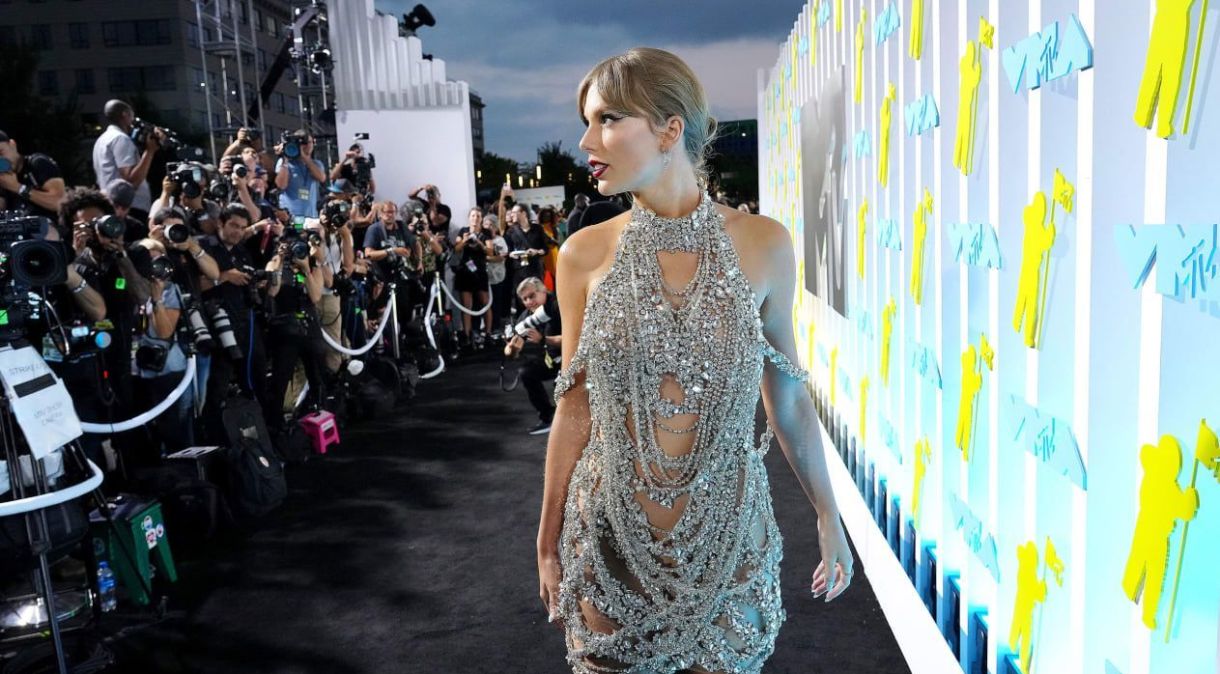 Taylor Swift usa Oscar de la Renta no MTV Video Music Awards 2022