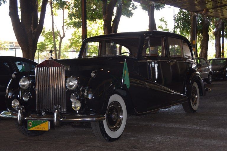 Rainha não doou Rolls-Royce usado por presidentes do Brasil.