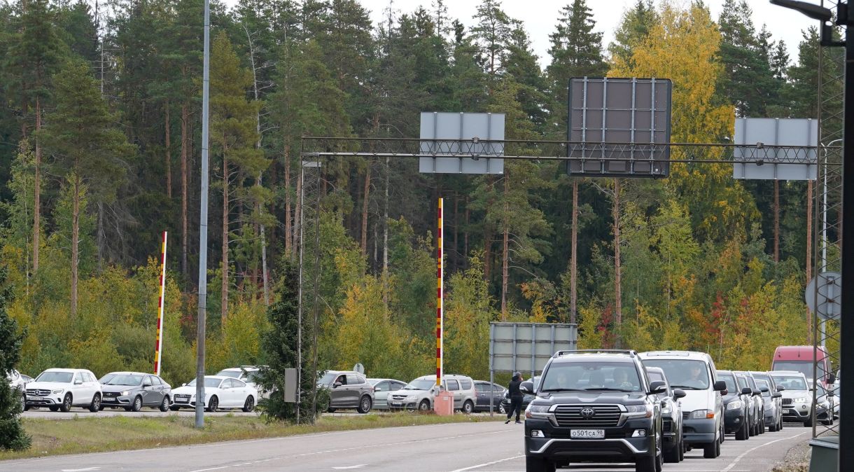 Fila de carro para entrar na Finlândia a partir da Rússia 23/9/2022 REUTERS/Janis Laizans