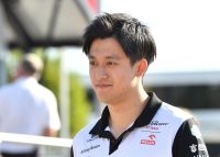 Piloto chinês Zhou vai permanecer na Alfa Romeo em 2023