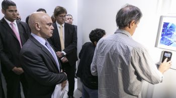 Noventa computadores que armazenam os dados do processo eleitoral brasileiro estão na sala-cofre
