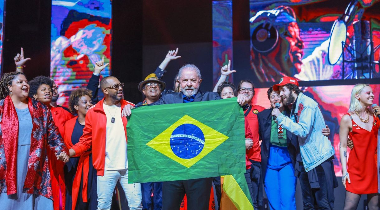 Lula e Geraldo Alckmin, da Coligação Brasil da Esperança, se reunem com artistas, intelectuais, representantes dos partidos políticos e movimentos sociais e integrantes de organizações da sociedade civil, no auditório Celso Furtado, no Anhembi, em São Paulo.