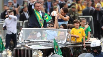 Segundo o partido, após participar da cerimônia oficial do desfile cívico-militar, Bolsonaro subiu em um trio elétrico para fazer um discurso em tom eleitoreiro