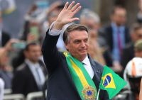 Em discurso na Esplanada, Bolsonaro cita “economia pujante” do Brasil