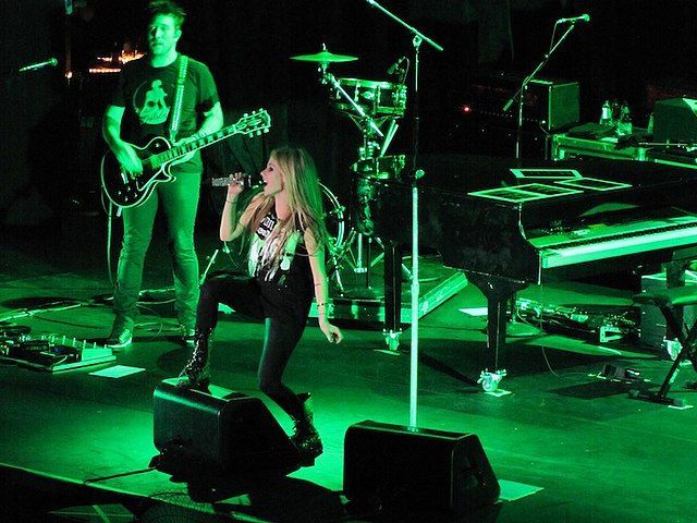 Avril Lavigne durante a The Black Star Tour em Belo Horizonte