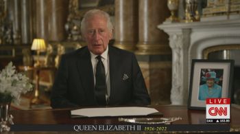 Rainha Elizabeth II, a monarca mais longeva do Reino Unido, faleceu nesta quinta-feira (8); Charles também prometeu servir com "lealdade, respeito e amor"