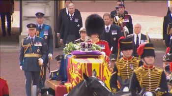 Cortejado do Palácio de Buckingham até o Westminster Hall, o caixão ficará exposto até o dia 19 de setembro