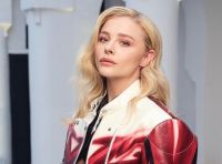 Atriz Chloë Grace Moretz assume homossexualidade ao declarar voto nas eleições