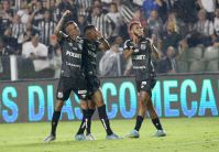 Luan marca na estreia e Santos vence Athletico-PR por 2 a 0 pelo Brasileirão