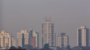 Segundo a Climatempo, a nuvem de fumaça foi gerada por incêndios em parte do Amazonas, Acre e Mato Grosso
