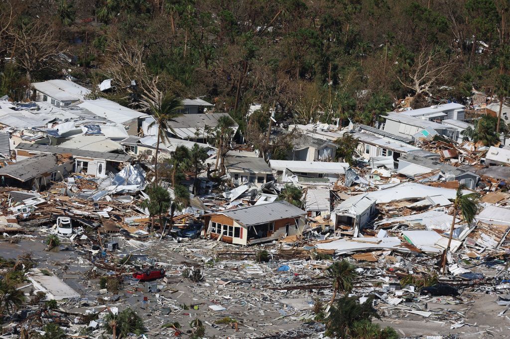 Destruição provocada pelo furacão Ian na costa da Flórida, nos Estados Unidos