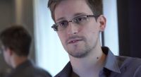 Edward Snowden recebe cidadania russa após Putin assinar decreto