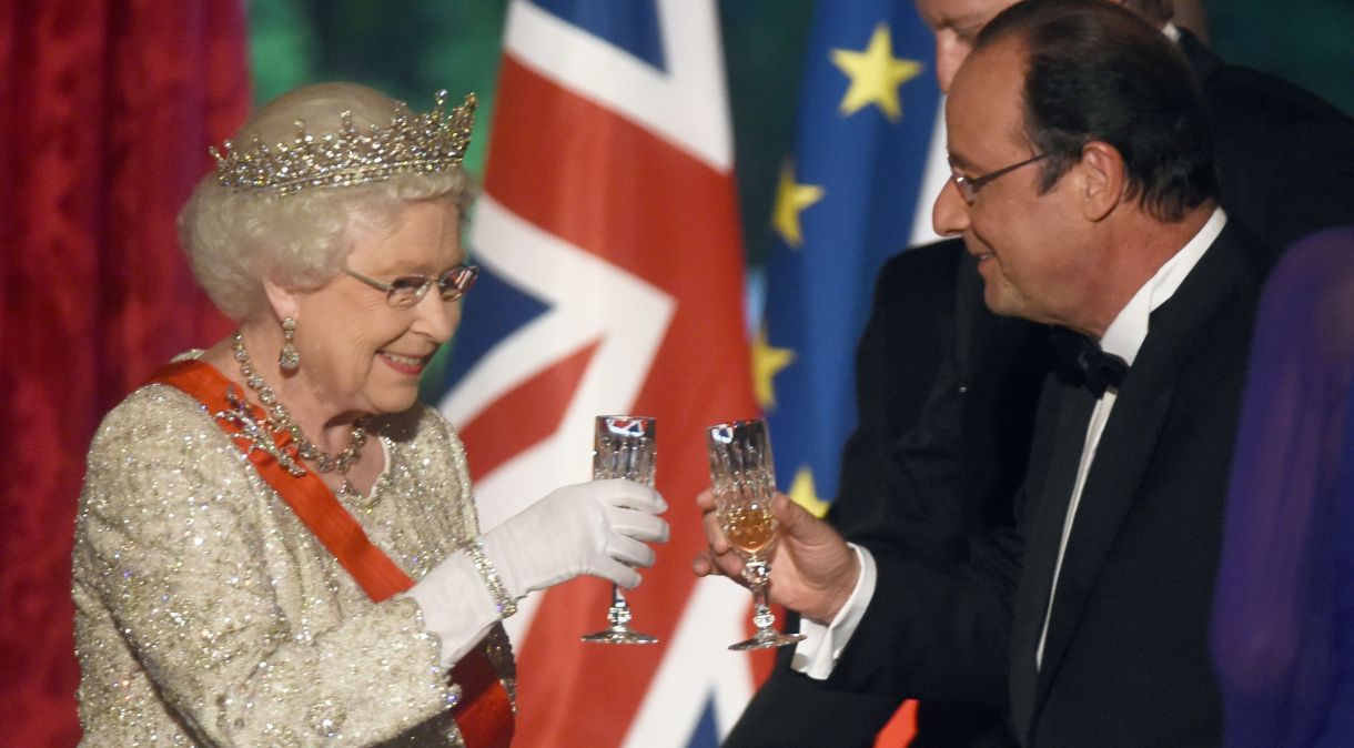 Presidente francês François Hollande se encontrou com a rainha Elizabeth II em 2014