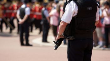 Polícia do Reino Unido investiga "morte inexplicável" de homem suspeito de espionar para o serviço de inteligência estrangeiro 