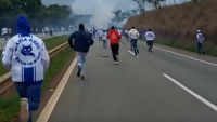 Torcidas de Cruzeiro e Palmeiras se envolvem em briga na rodovia Fernão Dias