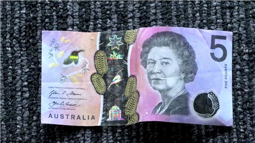 Nota de 5 dólares australianos com a imagem da rainha Elizabeth II
