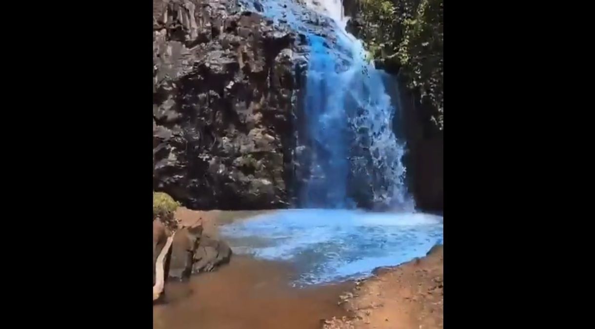 Cachoeira no Mato Grosso teve água tingida de azul durante chá revelação