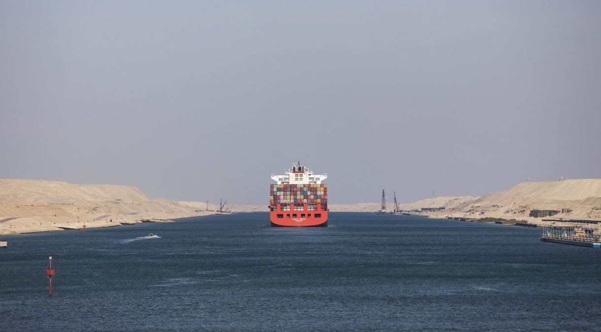 Navio no Canal de Suez
