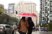 Frente fria provoca novas chuvas em São Paulo nesta quarta; veja previsão para o país