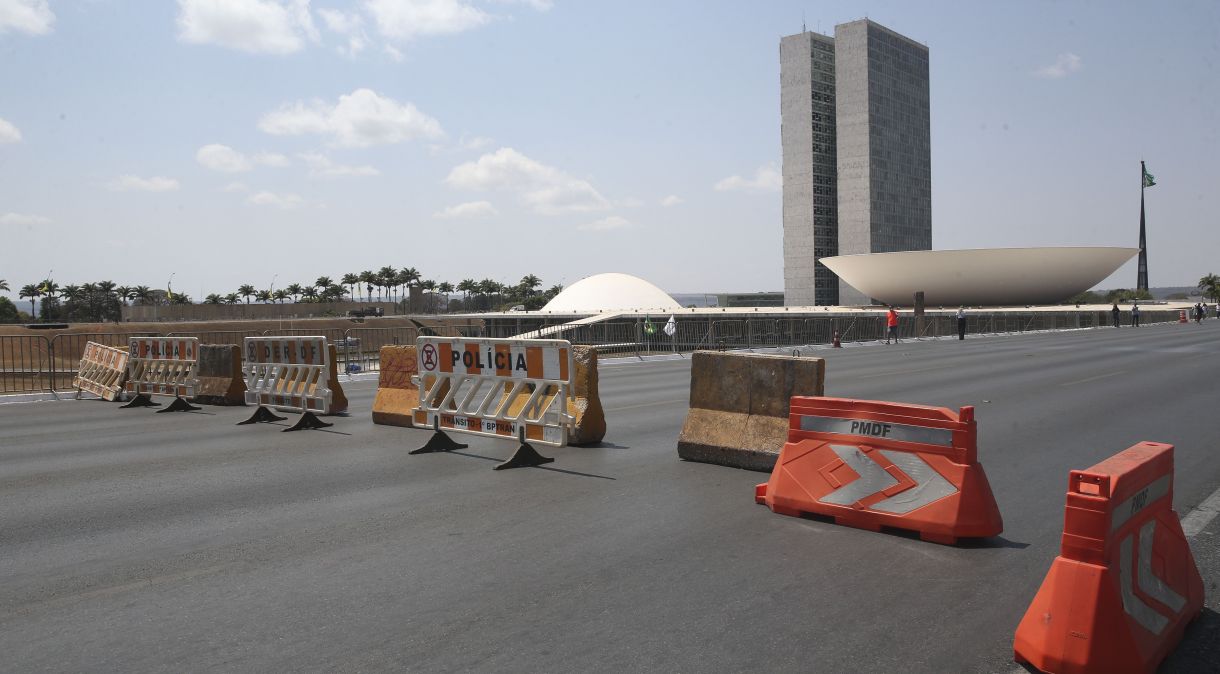 A Esplanada dos Ministérios, em Brasília, amanhece bloqueada para veículos, bloqueio, já previsto nos planos de segurança para o feriado de 7 de Setembro