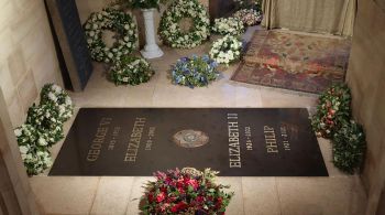 Pedra de registro gravada com o nome da falecida monarca foi instalada na Capela Memorial do Rei George VI