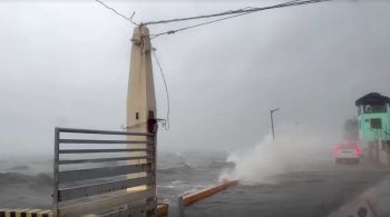 Quase 8.400 pessoas foram retiradas preventivamente do trajeto do tufão Noru, que enfraqueceu depois com ventos sustentados de 175 km/h