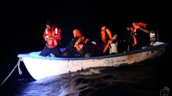 Navio-escola "Brasil" atendeu a pedido de socorro e salvou seis pessoas entre 25 e 50 anos