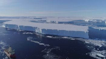 Glaciar Thwaites, apelidado de “geleira do Juízo Final” porque o seu colapso pode causar um aumento catastrófico do nível do mar, foi analisado por dados de radar do espaço que fez um raio-X do que acontece sob o manto de gelo
