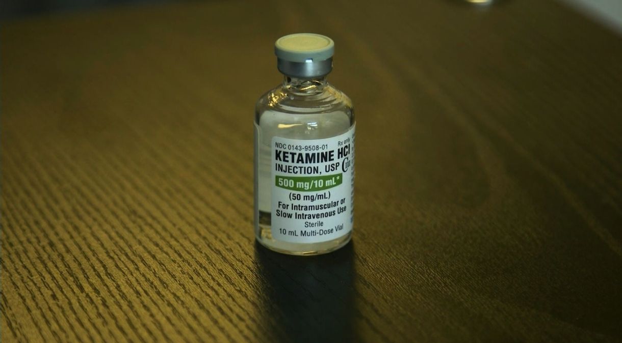 Pessoas que receberam cetamina intravenosa em três clínicas privadas de infusão de cetamina tiveram "melhoria significativa" nos sintomas de depressão, ansiedade e ideação suicida, diz um novo estudo publicado em 12 de setembro de 2022