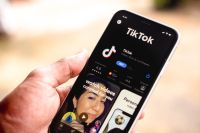 Rússia multa TikTok por “propaganda LGBT” e Twitch por conteúdo ucraniano