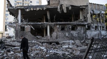 Autoridades ucranianas relataram que ataques com mísseis em Pavlogrado feriram pelo menos 34 pessoas, incluindo cinco crianças