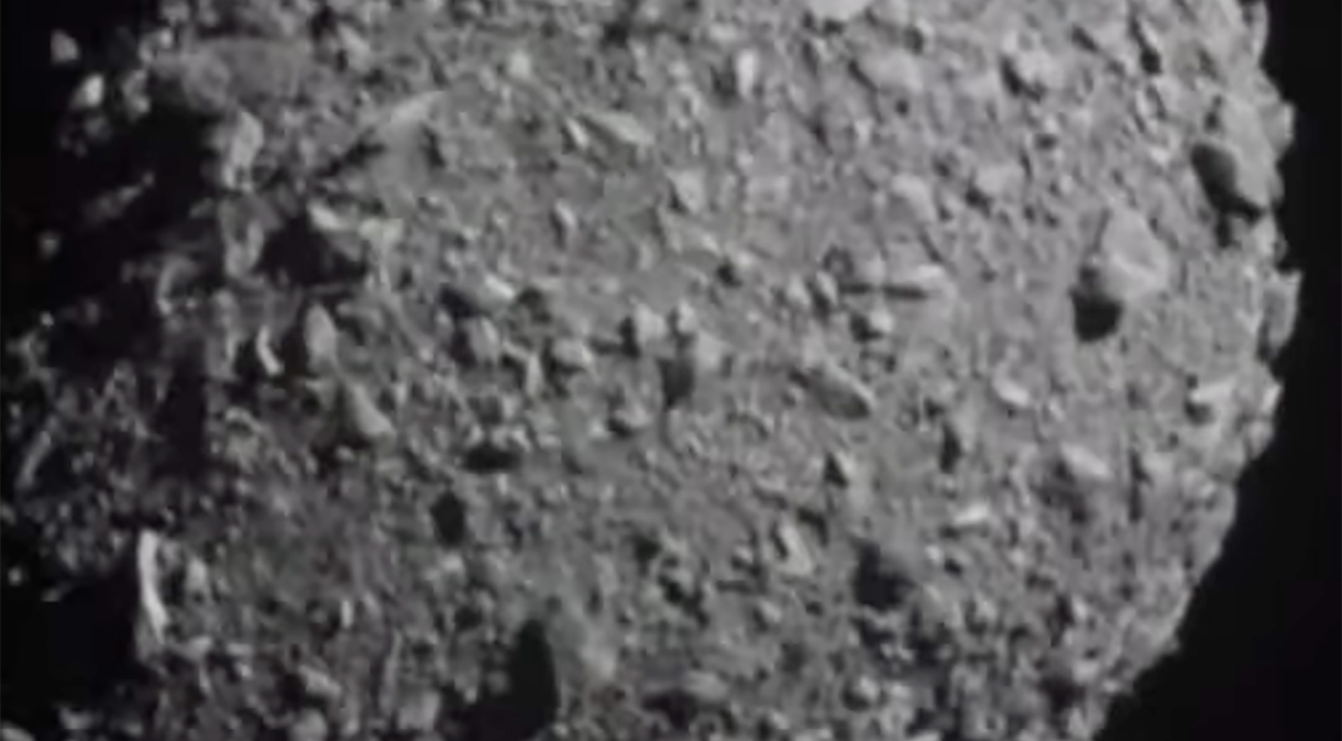 Asteroide atingido por nave enviada pela Nasa