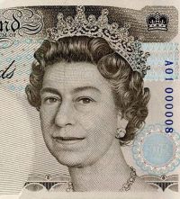 Bilhões de moedas e notas de libra com rosto de Elizabeth II serão substituídas