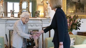 Nova premiê participou de reunião com a rainha Elizabeth II no Castelo de Balmoral, na Escócia, nesta terça-feira (6)