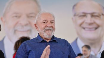 O candidato petista Luiz Inácio Lula da Silva participa de uma “superlive” de quatro horas na tarde desta segunda-feira