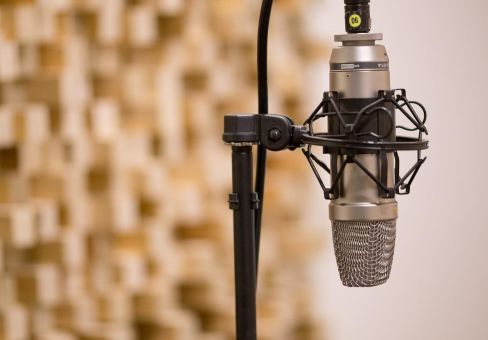 Voice Engine da OpenAI promete clonar vozes com 15 segundos de áudio