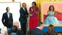 Barack e Michelle Obama retornam à Casa Branca para revelar retratos oficiais