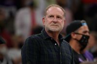 EUA: Diretora da associação de jogadores de basquete pede saída de Robert Sarver