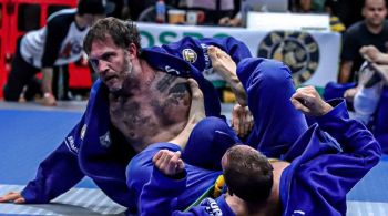 O ator inglês de 45 anos ganhou o ouro no Campeonato Aberto de Jiu-Jitsu Brasileiro de 2022 da UMAC no sábado, depois de entrar discretamente na competição